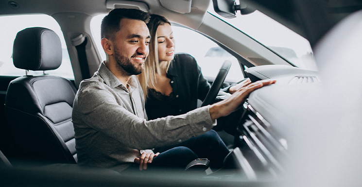 Image of a customer shopping for a new car with an FSB auto loan.