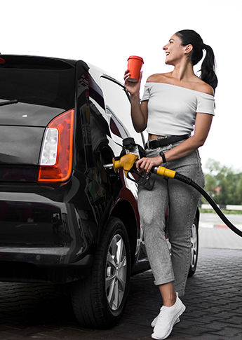 Customer earning rewards at the gas pump with their FSB credit card.