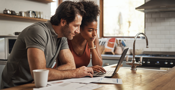 Couple applying for a mortgage loan with FSB online in Cedar Rapids, IA.