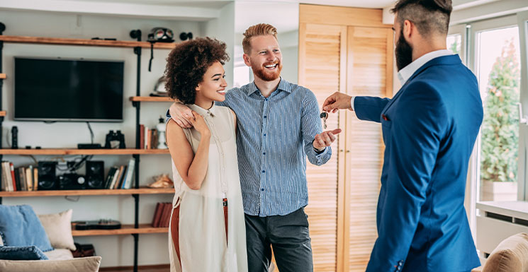 Couple preparing to buy a home in Cedar Rapids, IA with FSB.