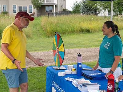 FSB employee volunteering at a golf hole sponsorship for the annual Marion Chamber outing.